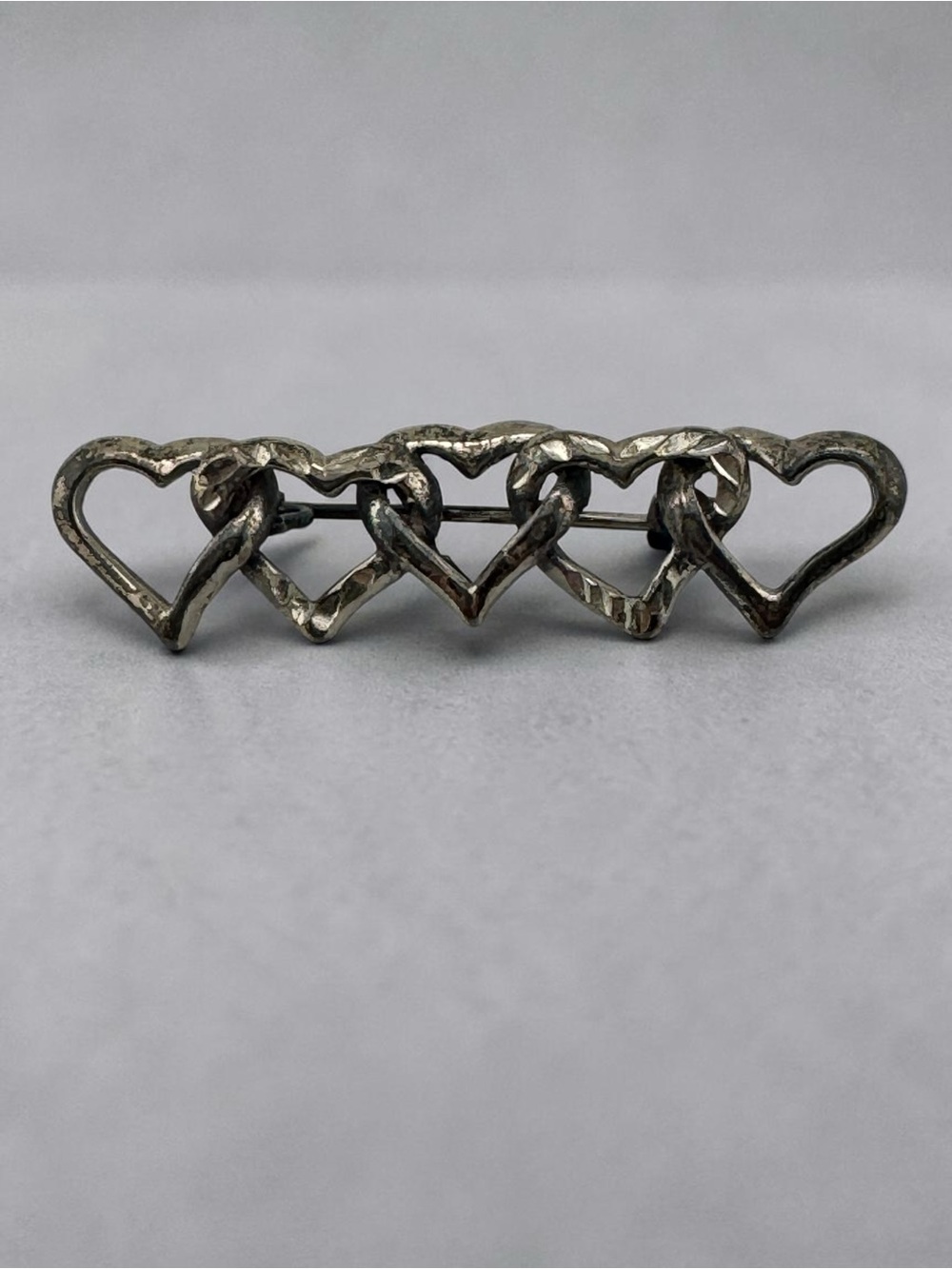 Vintage Silver Tone Interlocking Heart Bar Brooch Romantic Cottagecore‎ Pin